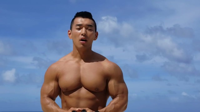 Red T. reccomend korean muscle man