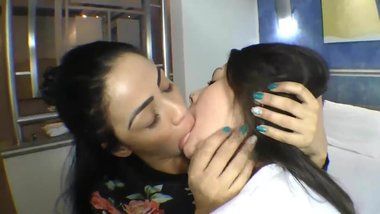 Chirp reccomend lesbian latinas deep kissing