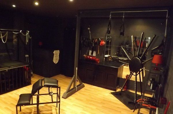 Xccelerator reccomend Bdsm space for rent