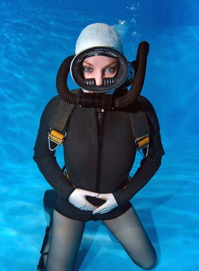 Rubber dive suite fetish underwater