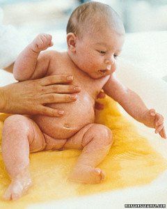 Baby vulva wiping