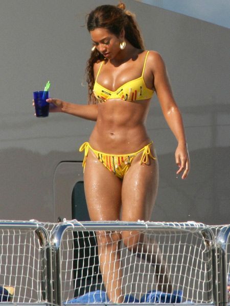 Jetta reccomend Beyonce boobs bikini