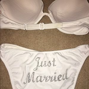 Evil E. reccomend Just married white bikini