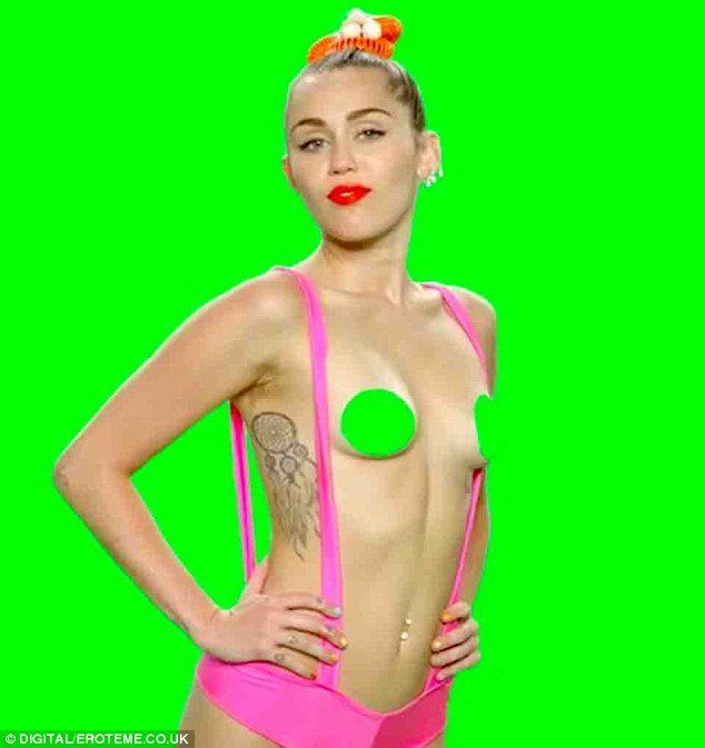 Miley cyrus sexey hot boobs