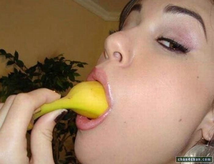 Deepthroat a banana