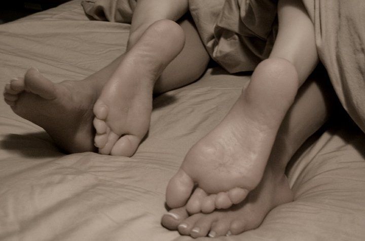 Professor reccomend Lesbian feet on bed