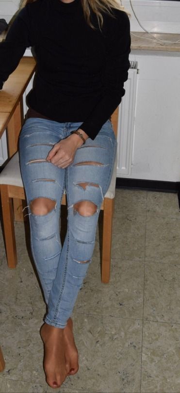 Jeans and pantyhose woman