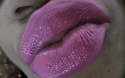 Scarecrow recommendet kisses purple lipstick
