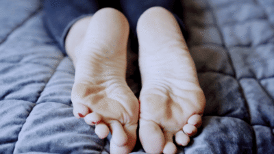 Sexy soles feet massage ticking