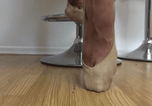 Sienna reccomend crush giantess feet foot fetish nylon