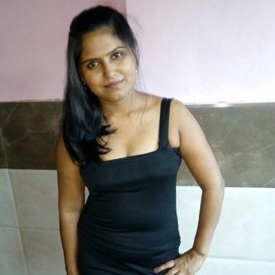 Desi aunty dress change showing